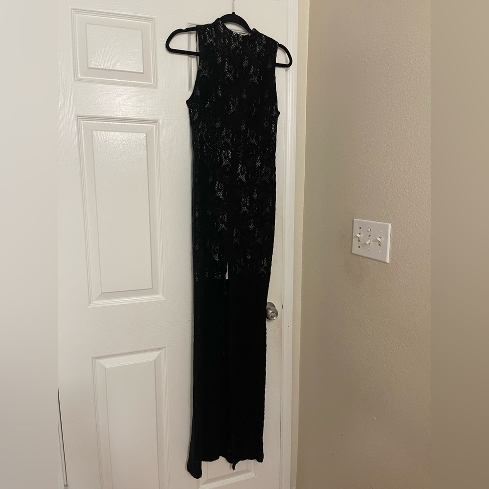 Alice + Olivia Gisela High-Neck Lace Contrast Dress - Picture 4 of 16